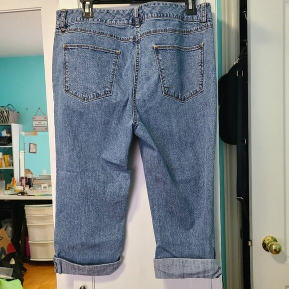 Ladies Villager Faded Distressed Jean Capri Cropped Cuffed Liz Claiborne Size 12 - Picture 7 of 9